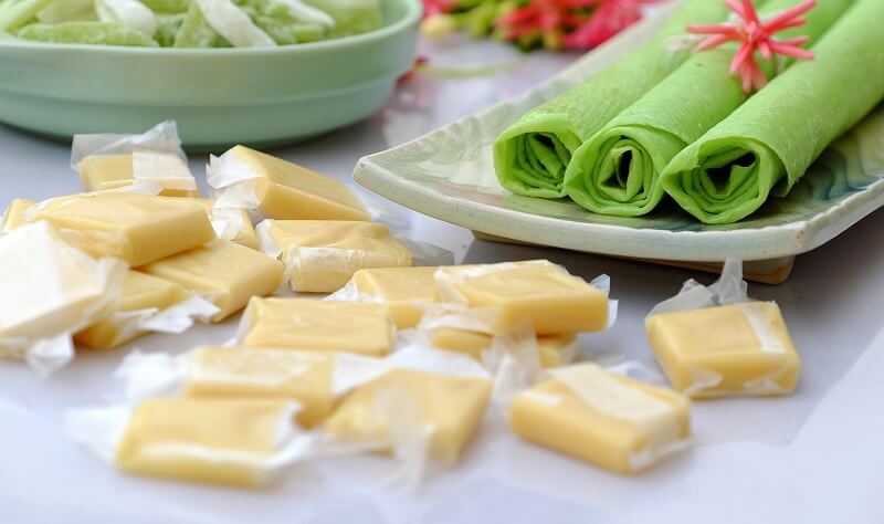 bánh kẹo làm quà Tết